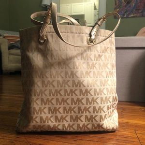 Michael Kors MK Tote Tan/Gold